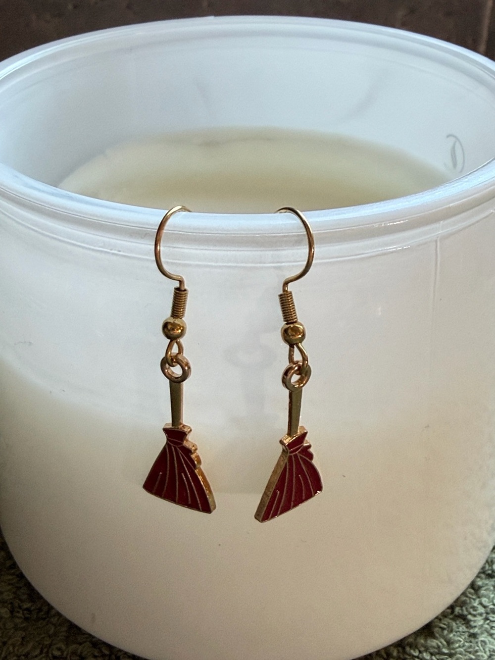 3/$30 Brown Witches Broom Dangle Earrings